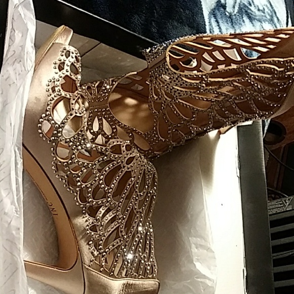 Beautiful I.N.C Designer Shoes - Picture 2 of 3